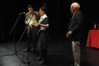 Da sx: Rodrigo Diaz, direttore del festival, Iara Martines con il Premio del Pubblico conferito al film brasiliano "Colegas" di Marcelo Galvão, e il dott. Franco Rotelli